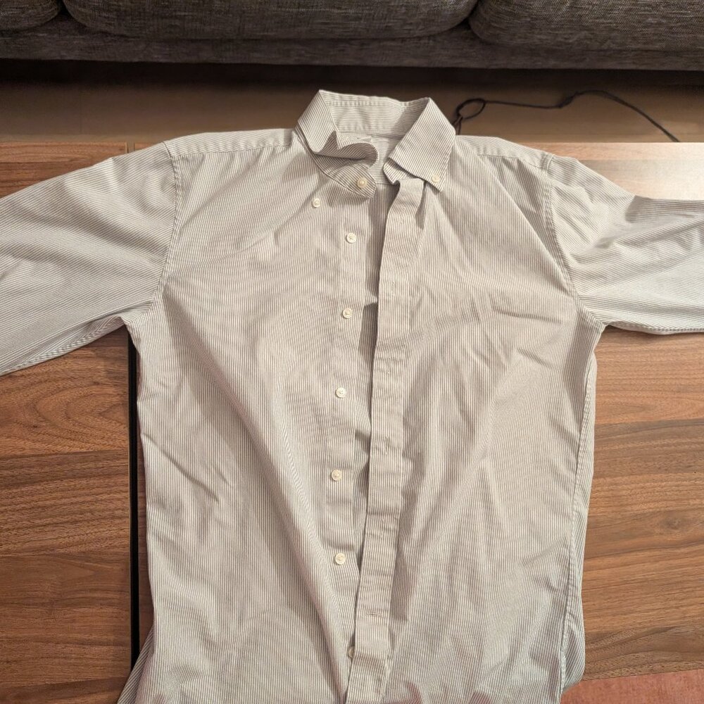 Uniqlo Non-Iron Dress Shit White w/ Grey stripes - Men's Slim Size XS